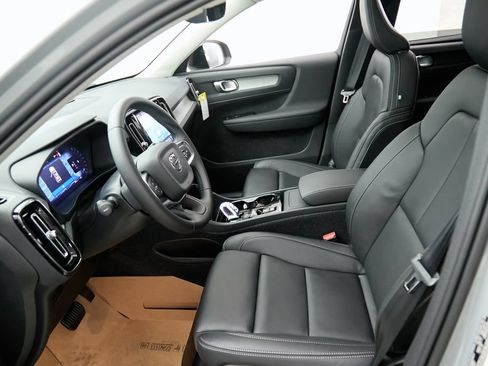 New 2026 Volvo XC40 B5 Plus w/ Protection Package Premier AWD/4WD image 18