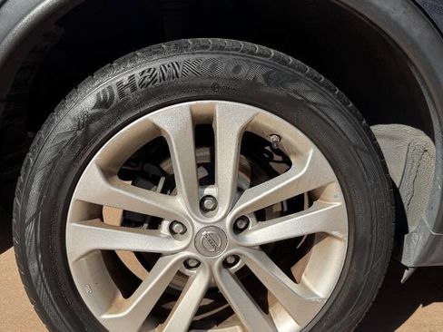 Used 2011 Nissan Juke SV FWD image 31