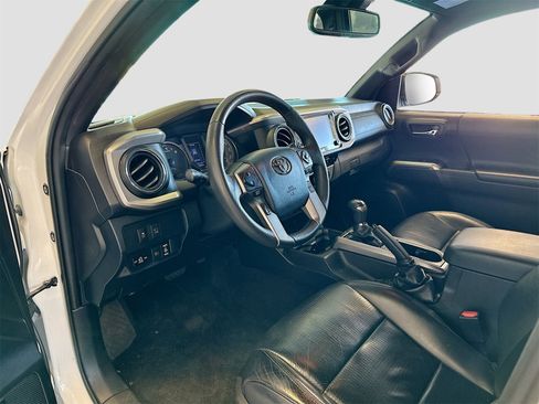 Used 2020 Toyota Tacoma Limited image 9