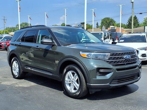 Certified 2023 Ford Explorer XLT image 3