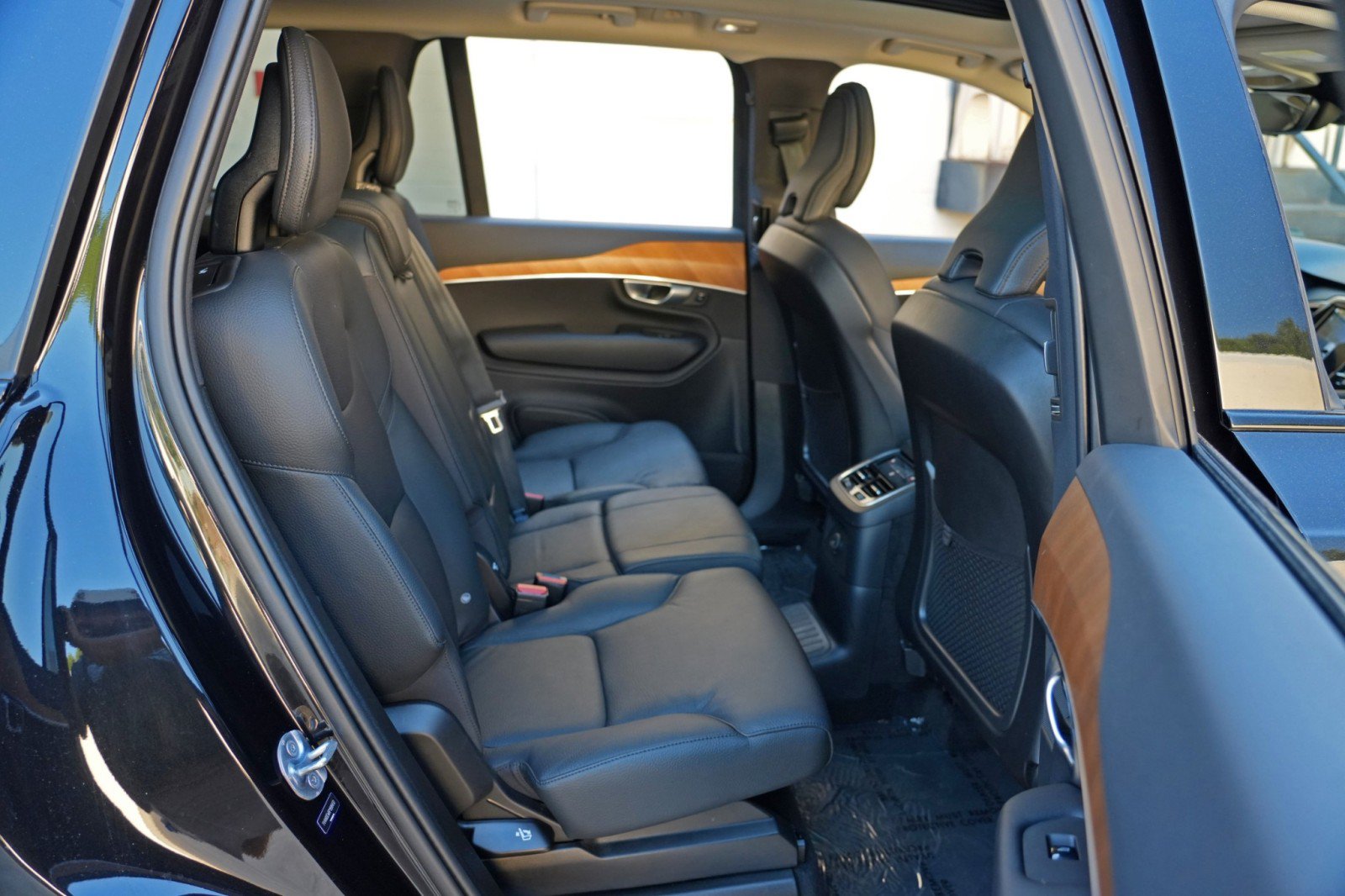 Used 2023 Volvo XC90 T8 Plus AWD/4WD image 48