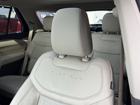 Used 2021 Ford Explorer Platinum w/ Equipment Group 601A image 3