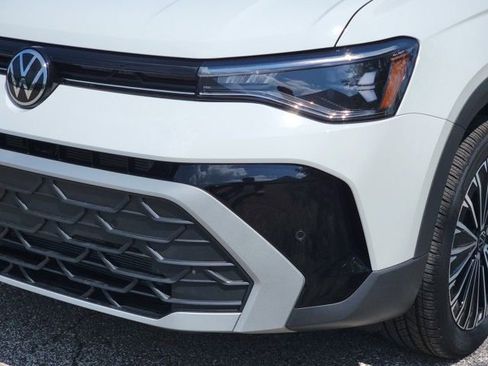 New 2025 Volkswagen Taos SE image 10