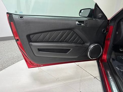 Used 2012 Ford Mustang GT Premium w/ HID Headlamps & Security Pkg RWD image 9
