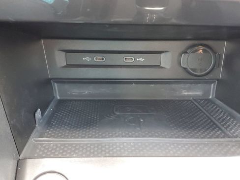 Certified 2023 Volkswagen Tiguan SE w/ Panoramic Sunroof Package FWD image 30