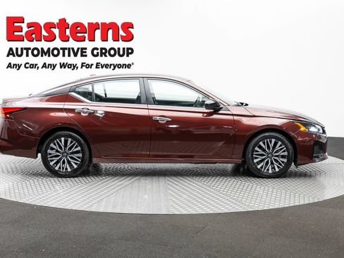 Used 2024 Nissan Altima 2.5 SV FWD image 4