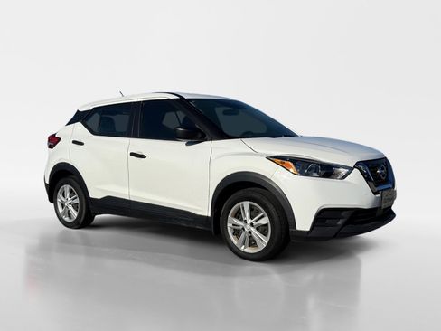 Used 2020 Nissan Kicks S image 4
