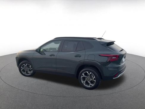 Used 2025 Chevrolet Trax LT image 10