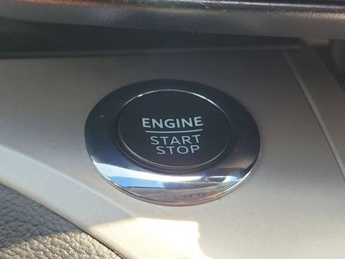 Used 2023 Ford Explorer XLT RWD image 33