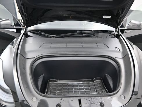 Used 2025 Tesla Model Y Long Range image 10