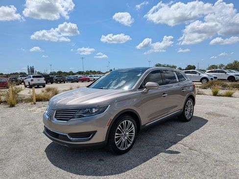 Used 2018 Lincoln MKX Reserve w/ Cargo Utility Package FWD image 4