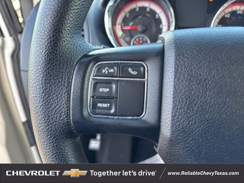 Used 2018 Dodge Grand Caravan SE w/ UConnect Hands-Free Group image 25