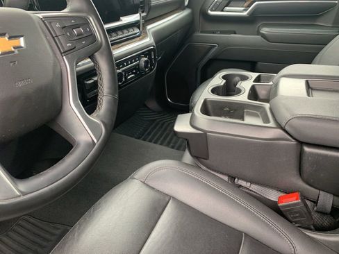 Used 2024 Chevrolet Silverado 2500 LT w/ Convenience Package AWD/4WD image 3