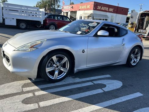 Used 2009 Nissan 370Z Coupe RWD image 5