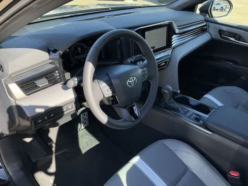 Used 2026 Toyota Camry SE w/ Convenience Package image 10