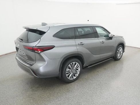 New 2026 Toyota Highlander Platinum image 42