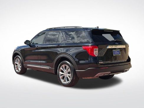 Certified 2022 Ford Explorer XLT w/ Equipment Group 202A AWD/4WD image 6