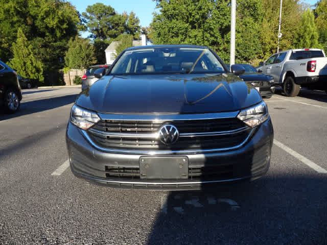 Used 2024 Volkswagen Jetta SE FWD image 2