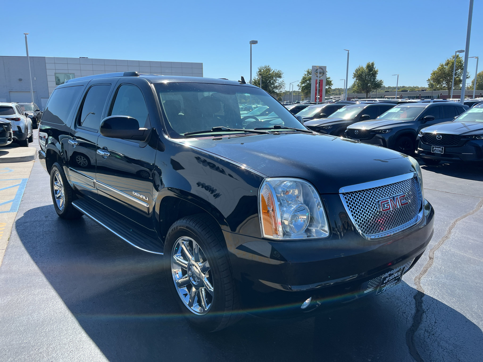 Used 2013 GMC Yukon XL Denali AWD/4WD image 6