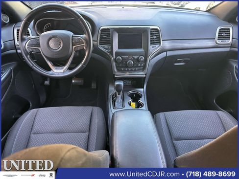 Used 2020 Jeep Grand Cherokee Laredo image 18