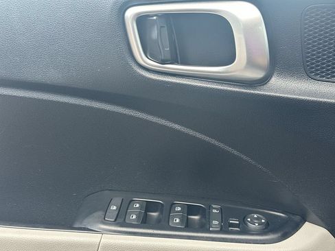 Used 2025 Hyundai Venue SEL FWD image 30