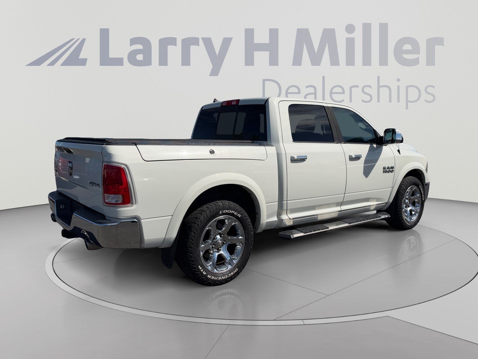 Used 2016 RAM 1500 Laramie w/ Convenience Group AWD/4WD image 5