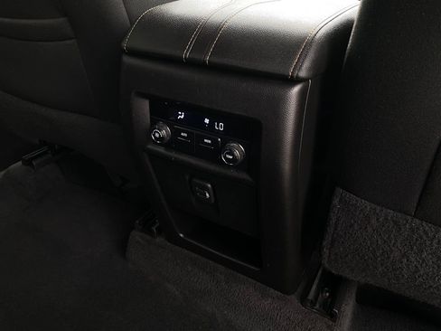 Used 2019 Chevrolet Traverse LT FWD image 24