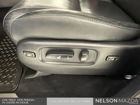 Used 2013 Lexus LX 570 4WD w/ Luxury Pkg image 25