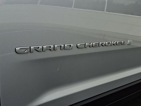 New 2026 Jeep Grand Cherokee Limited image 19