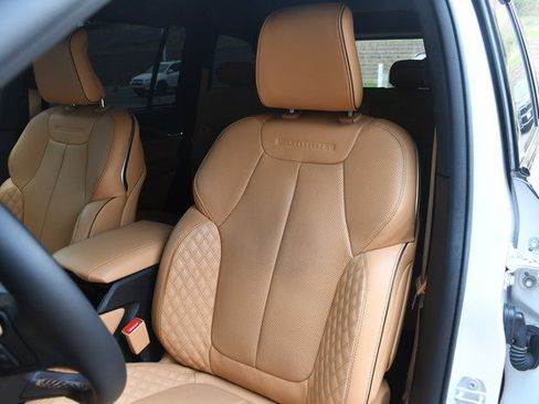 Used 2022 Jeep Grand Cherokee Summit AWD/4WD image 17