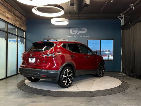 Used 2021 Nissan Rogue Sport SL image 3