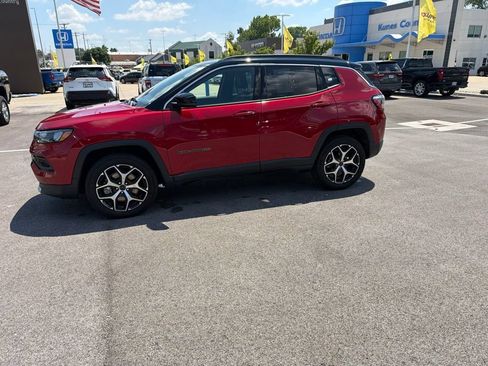 Used 2025 Jeep Compass Limited AWD/4WD image 5