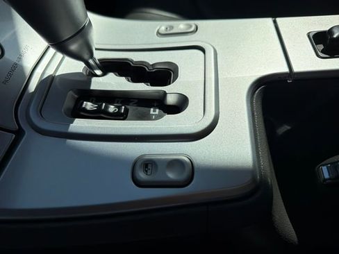 Used 2005 Chrysler Crossfire Limited RWD image 13