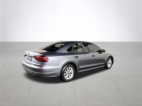 Used 2018 Volkswagen Passat 2.0T S FWD image 6