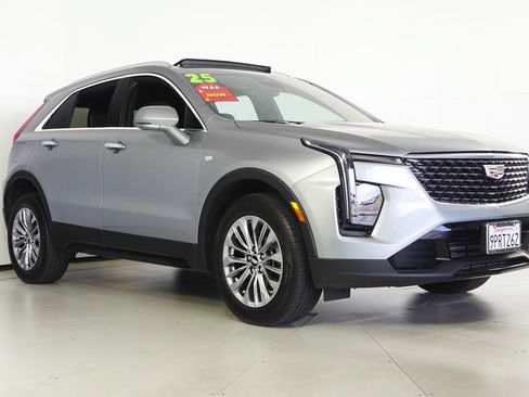 Used 2025 Cadillac XT4 Premium Luxury FWD image 4