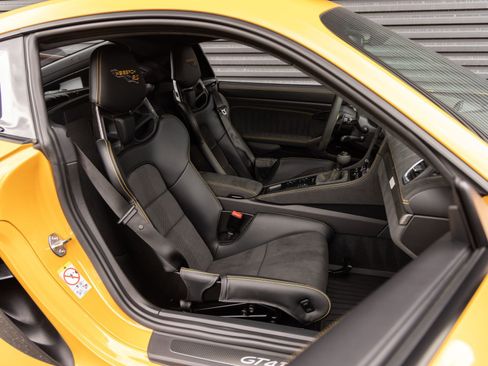 Certified 2025 Porsche 718 Cayman GT4 RS RWD image 28