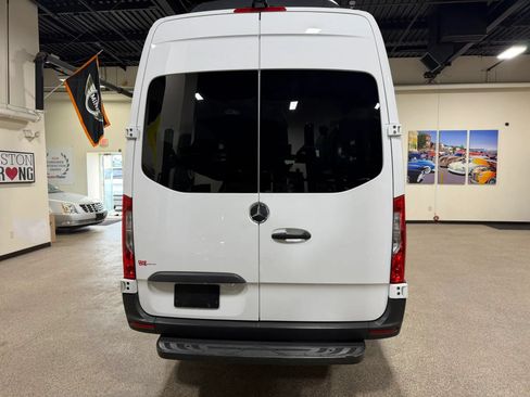 Used 2019 Mercedes-Benz Sprinter 2500 image 10