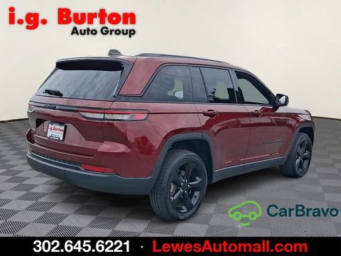 Used 2023 Jeep Grand Cherokee Altitude AWD/4WD image 6