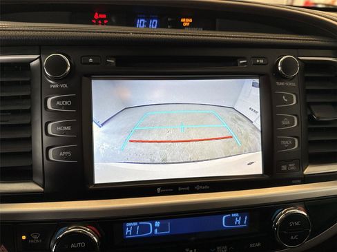 Used 2019 Toyota Highlander XLE image 23