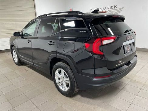 Used 2022 GMC Terrain SLE w/ Driver Convenience Package AWD/4WD image 4