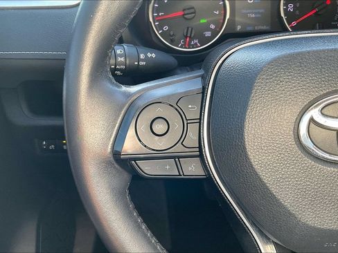 Used 2020 Toyota RAV4 XLE Premium FWD image 13