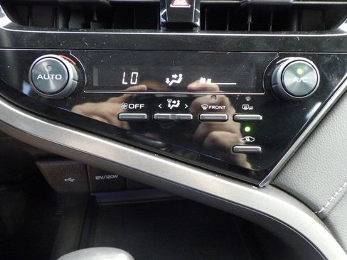 Used 2021 Toyota Camry SE w/ Cold Weather Package AWD/4WD image 27