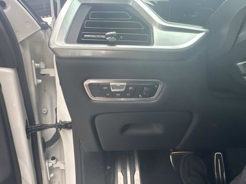 Used 2023 BMW X7 xDrive40i w/ M Sport Package AWD/4WD image 32