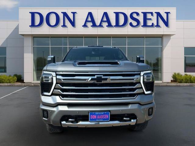 Used 2024 Chevrolet Silverado 2500 High Country w/ LPO, Dark Essentials Package AWD/4WD image 2