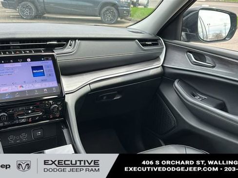 Used 2023 Jeep Grand Cherokee Limited image 25