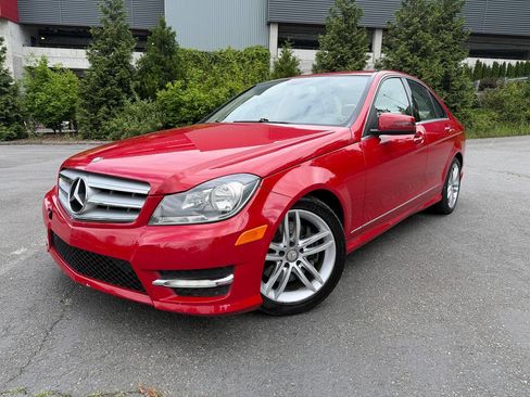 Used 2013 Mercedes-Benz C 300 4MATIC Sedan image 4