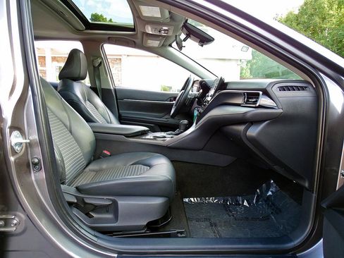 Used 2022 Toyota Camry SE w/ Cold Weather Package FWD image 25