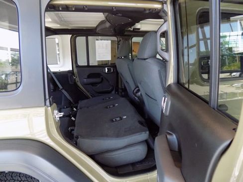 Used 2025 Jeep Wrangler Unlimited Sport AWD/4WD image 33