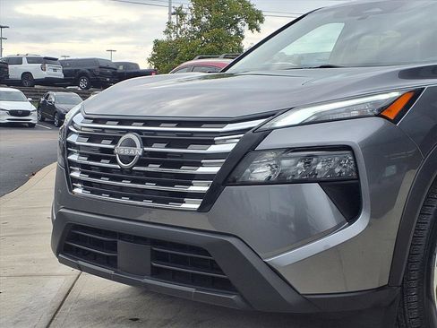 Used 2024 Nissan Rogue SV image 19