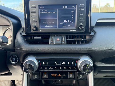 Used 2021 Toyota RAV4 XLE Premium image 5